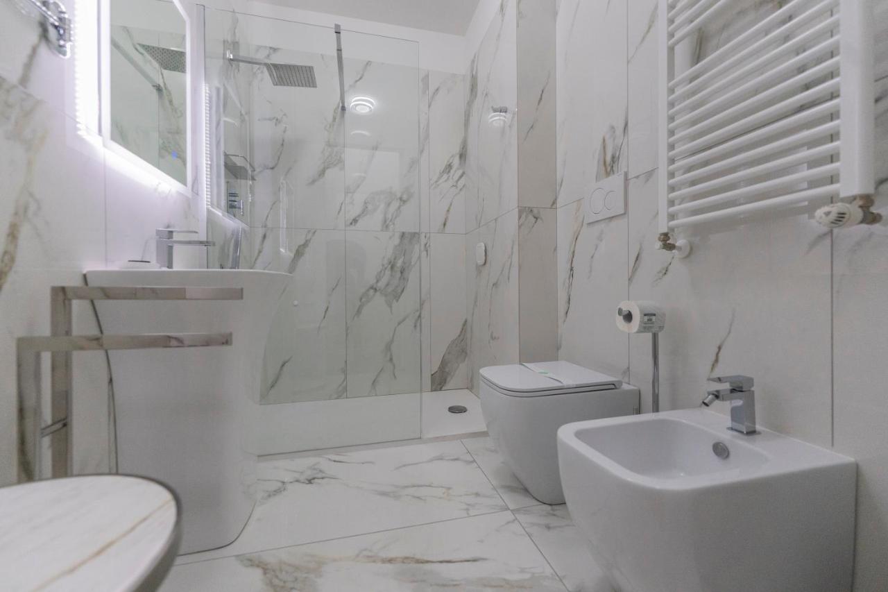 Aldrovandi Luxury Suites And Apartment Bologna Exteriör bild
