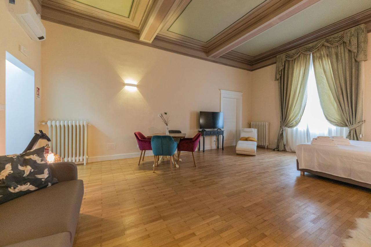 Aldrovandi Luxury Suites And Apartment Bologna Exteriör bild