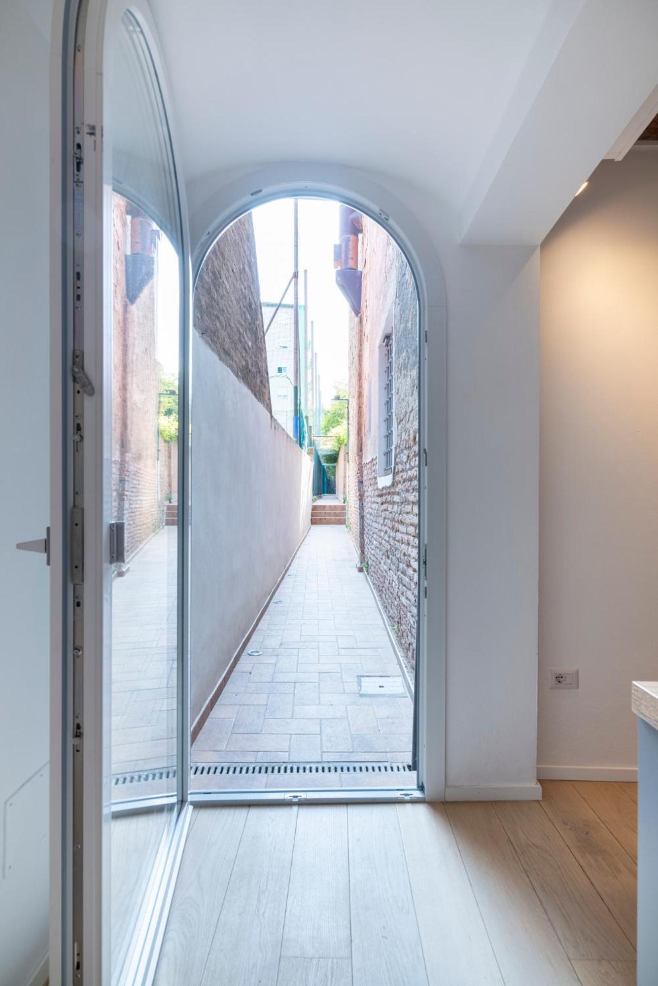 Aldrovandi Luxury Suites And Apartment Bologna Exteriör bild