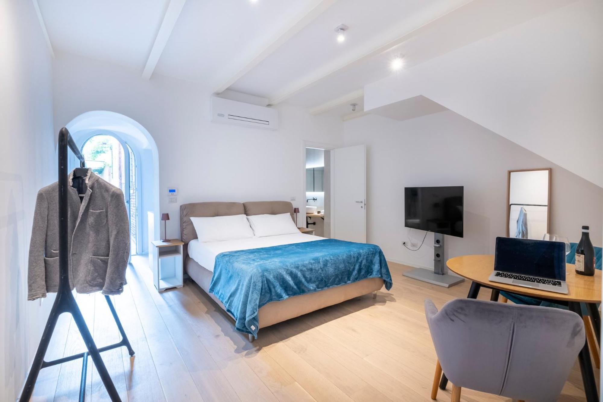Aldrovandi Luxury Suites And Apartment Bologna Exteriör bild
