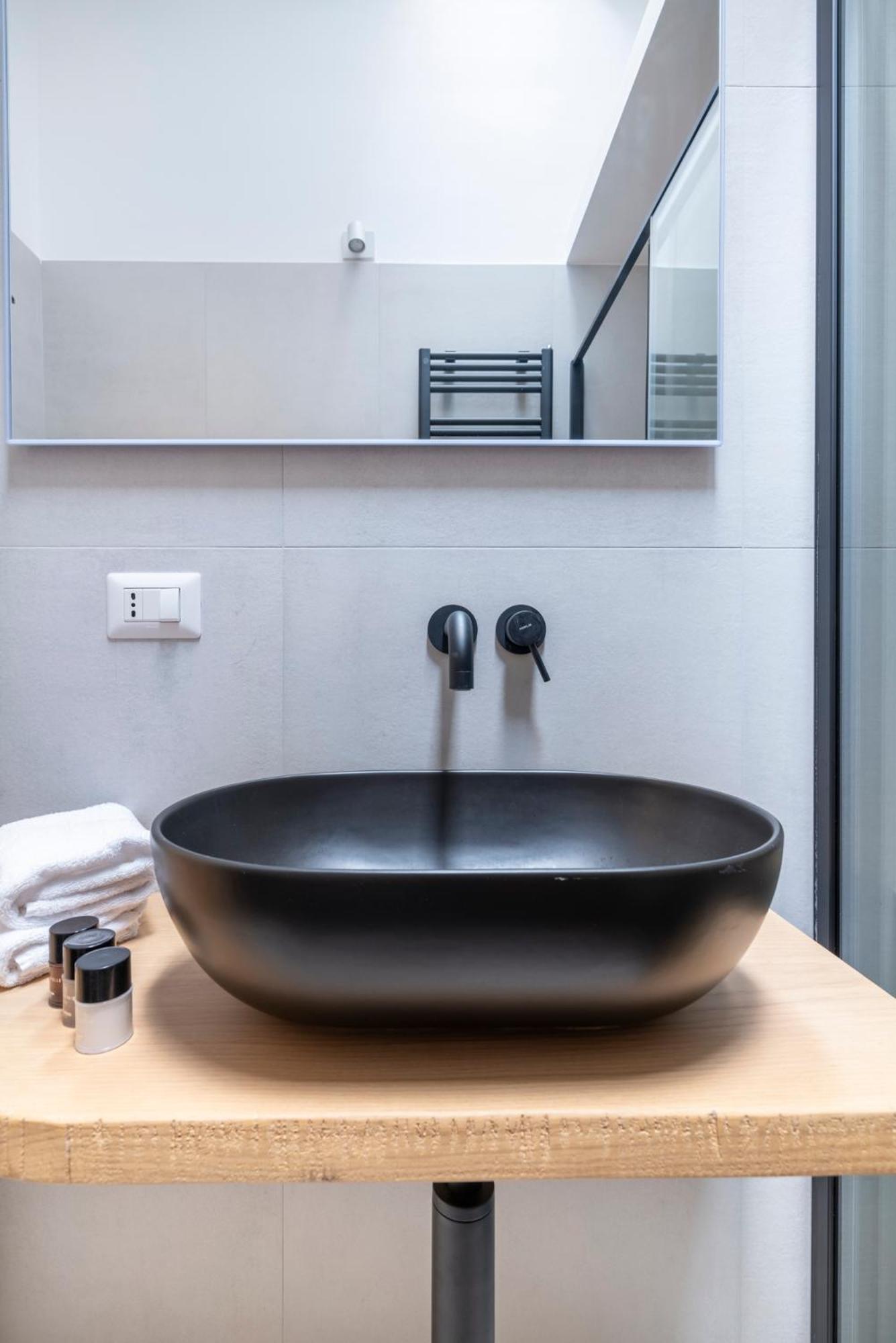 Aldrovandi Luxury Suites And Apartment Bologna Exteriör bild