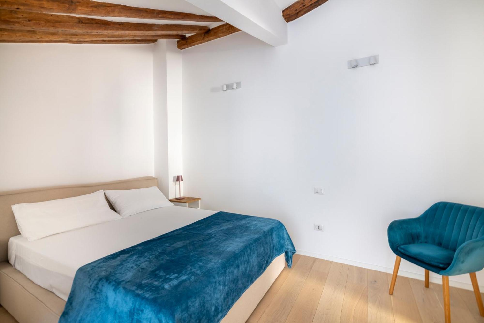 Aldrovandi Luxury Suites And Apartment Bologna Exteriör bild