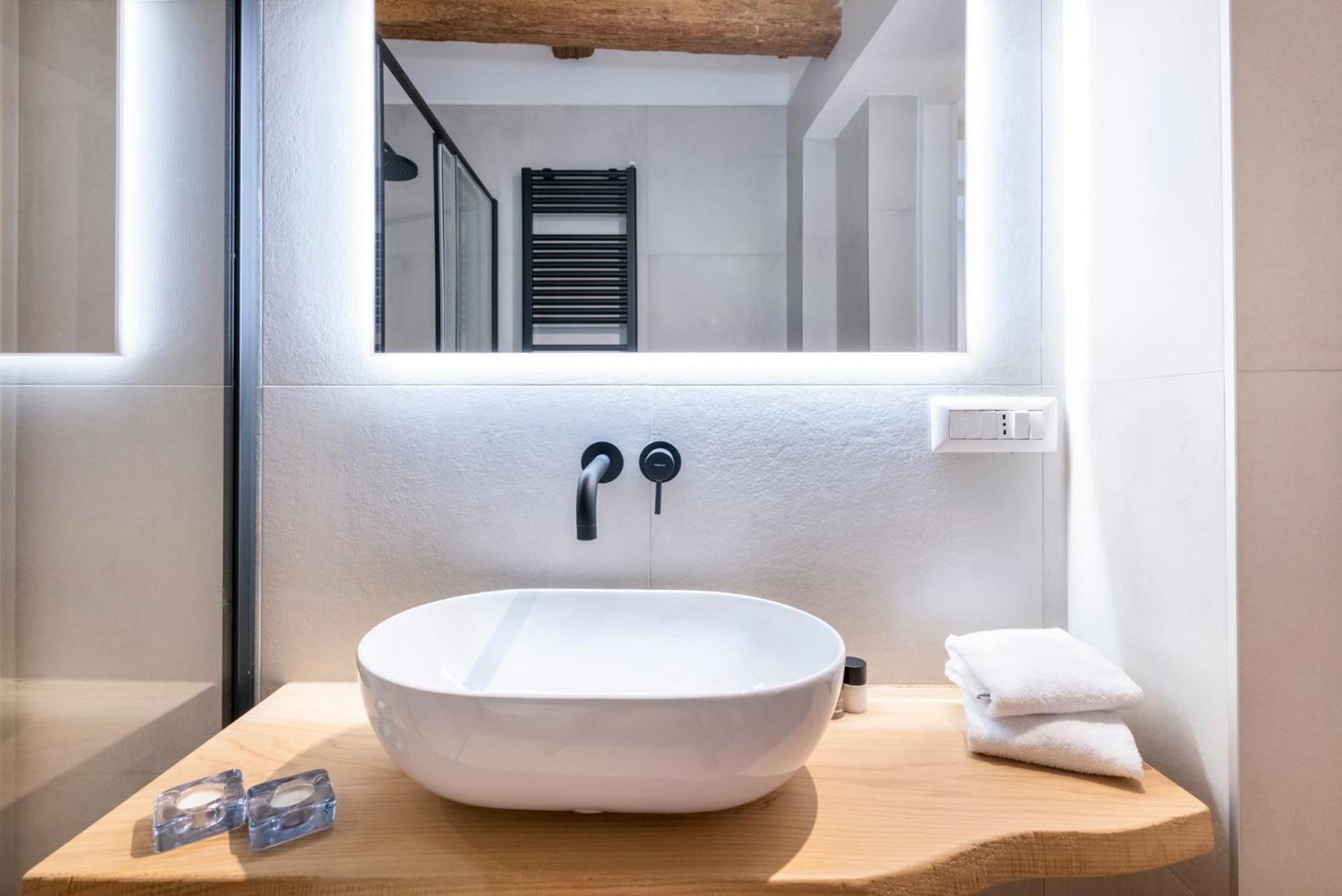 Aldrovandi Luxury Suites And Apartment Bologna Exteriör bild