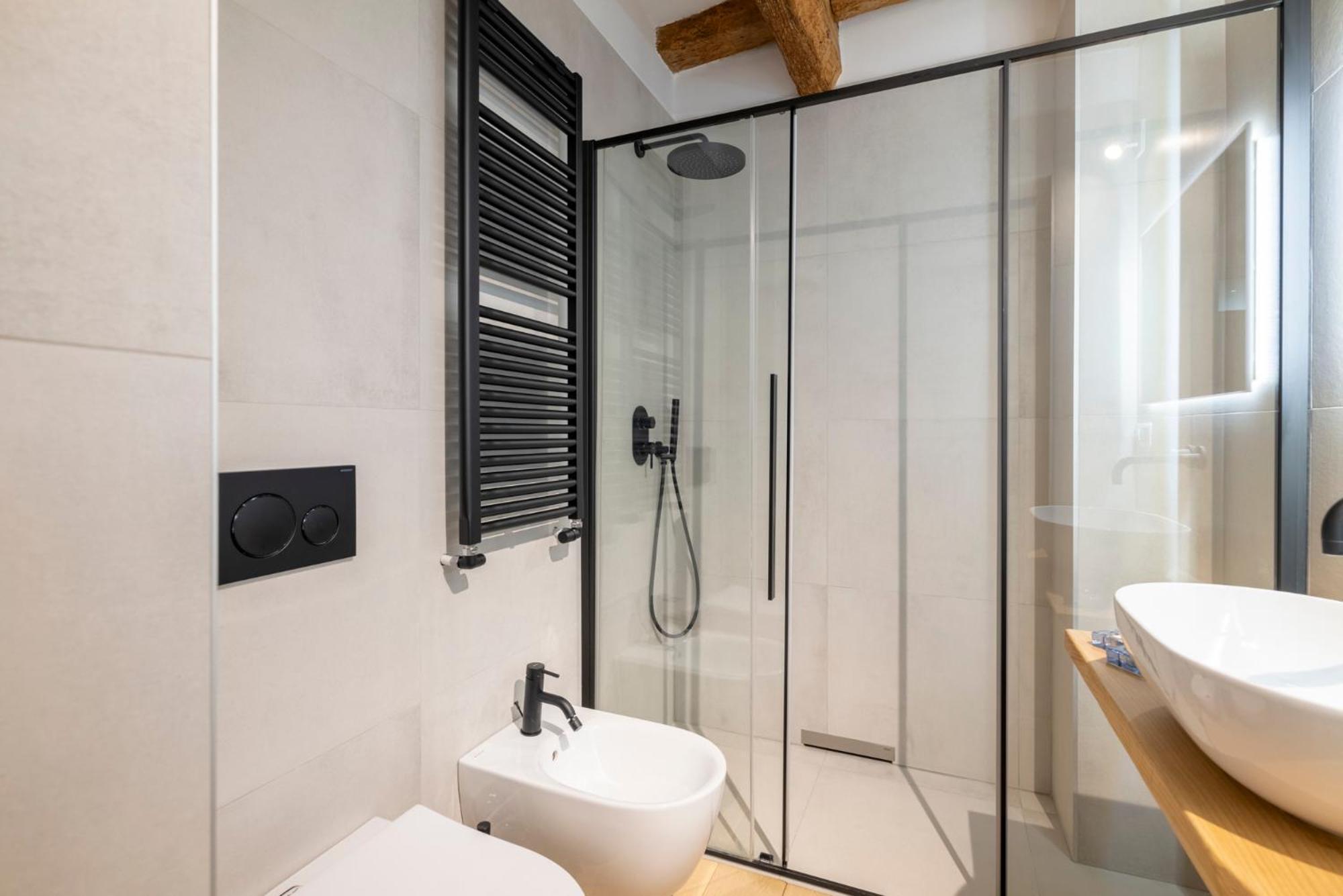 Aldrovandi Luxury Suites And Apartment Bologna Exteriör bild